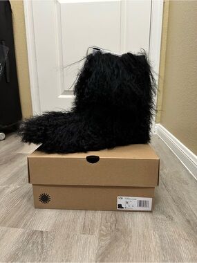 UGG Classic Short Fluff Momma Boot